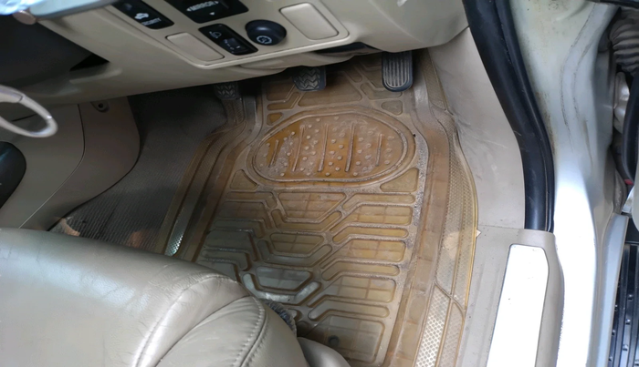 2011 Toyota Fortuner 3.0 4X4 MT, Diesel, Manual, 2,03,438 km, interior