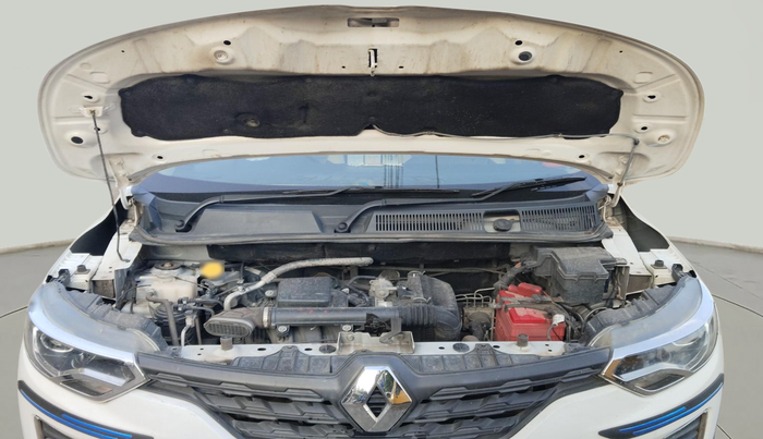 2022 Renault TRIBER RXE MT, Petrol, Manual, 64,420 km, exterior