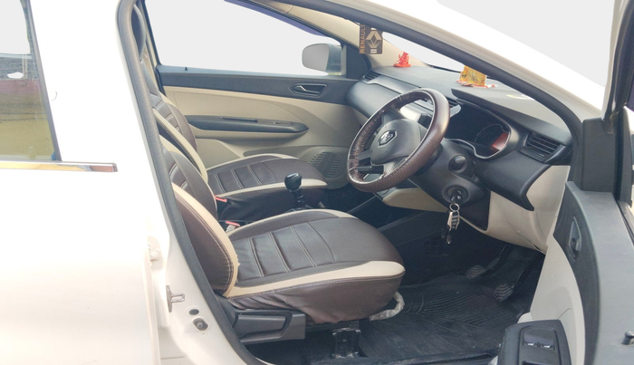2022 Renault TRIBER RXE MT, Petrol, Manual, 64,420 km, interior