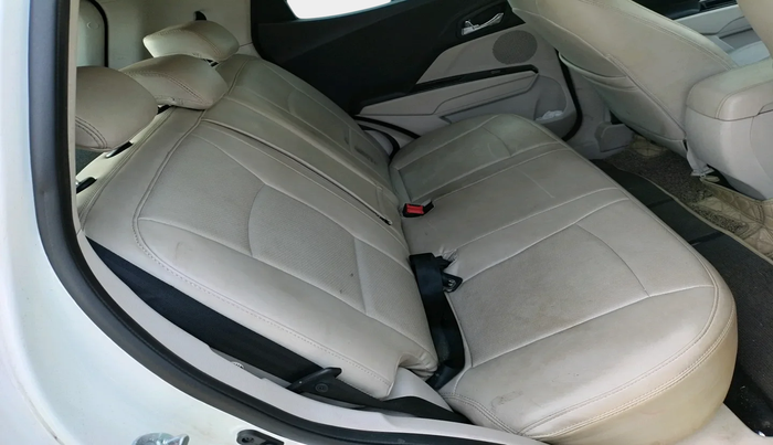2020 Mahindra XUV300 W8 1.2 PETROL, Petrol, Manual, 15,304 km, interior