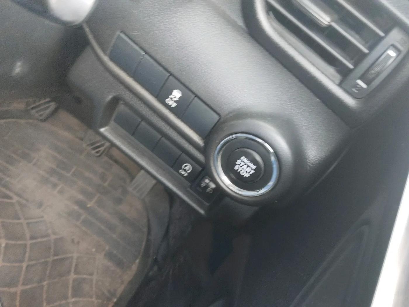 2024 Maruti Swift VXi, Petrol, Manual, 35,633 km, interior