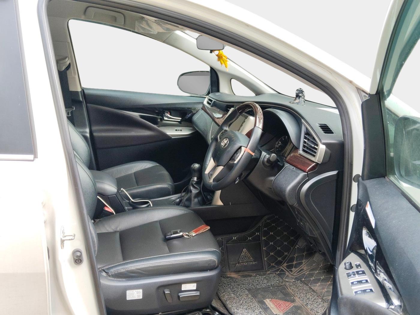 2024 Toyota Innova Crysta 2.4 ZX 7STR, Diesel, Manual, 22,00,000 km, interior