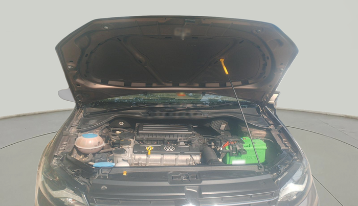 2016 Volkswagen Vento HIGHLINE 1.6 MPI, Petrol, Manual, 50,816 km, exterior