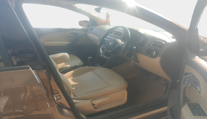 2016 Volkswagen Vento HIGHLINE 1.6 MPI, Petrol, Manual, 50,816 km, interior