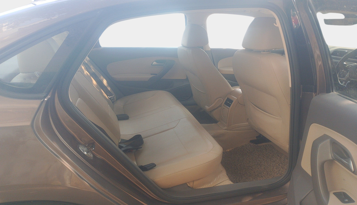 2016 Volkswagen Vento HIGHLINE 1.6 MPI, Petrol, Manual, 50,816 km, interior