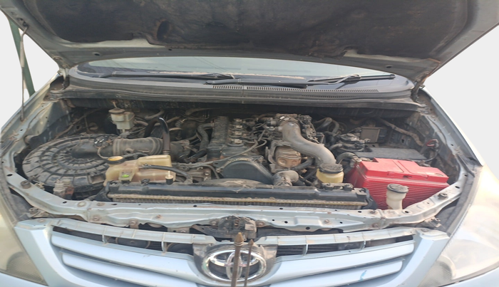 2011 Toyota Innova 2.5 G4 8 STR, Diesel, Manual, 2,72,327 km, exterior