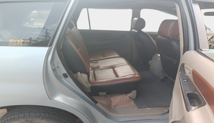 2011 Toyota Innova 2.5 G4 8 STR, Diesel, Manual, 2,72,327 km, interior
