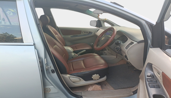 2011 Toyota Innova 2.5 G4 8 STR, Diesel, Manual, 2,72,327 km, interior