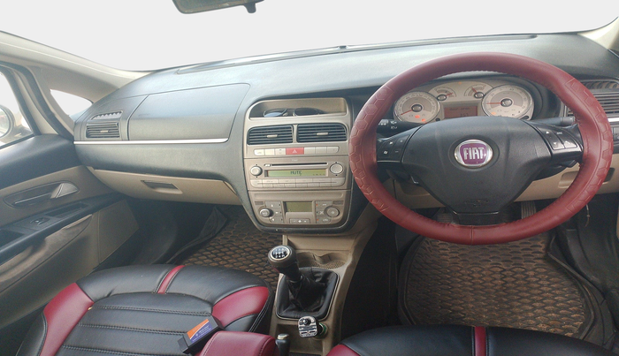 2010 Fiat Linea EMOTION 1.4, Petrol, Manual, 1,16,490 km, interior
