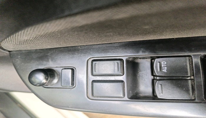 2017 Maruti Swift VXI O, Petrol, Manual, 1,07,463 km, interior