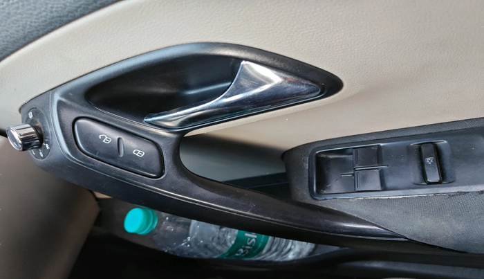 2011 Volkswagen Polo COMFORTLINE 1.2L, Diesel, Manual, 1,72,105 km, interior