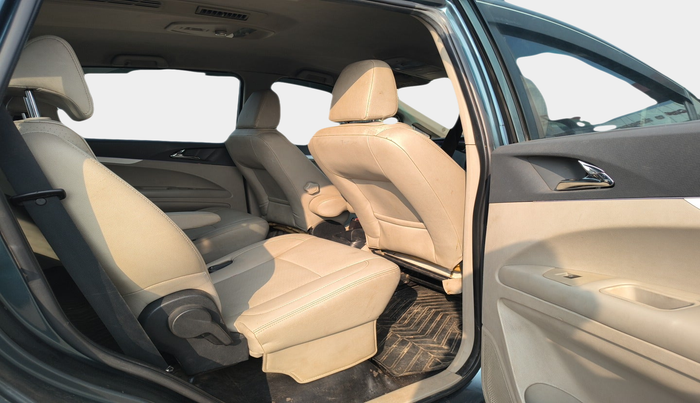 2018 Mahindra MARAZZO M8 7 STR, Diesel, Manual, 1,41,116 km, interior