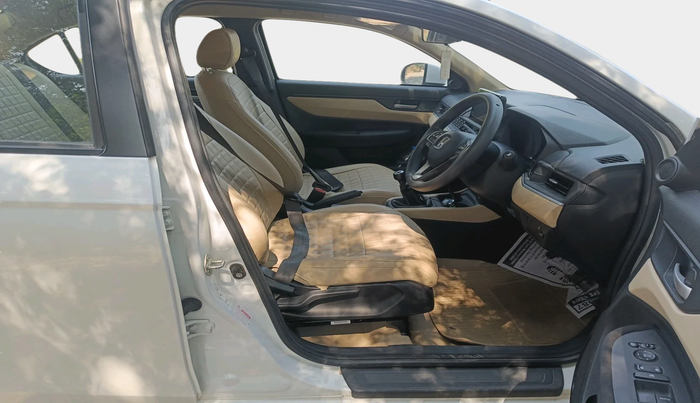 2025 Honda Amaze ZX 1.2 Petrol MT, Petrol, Manual, 27,471 km, interior