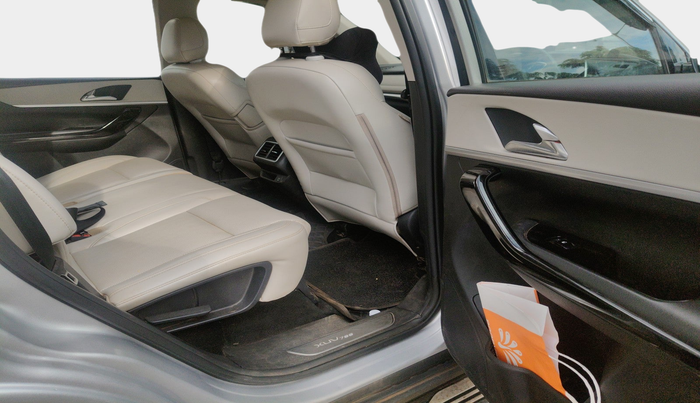 2023 Mahindra XUV700 AX 7 LUXURY D MT 7 STR, Diesel, Manual, 64,508 km, interior