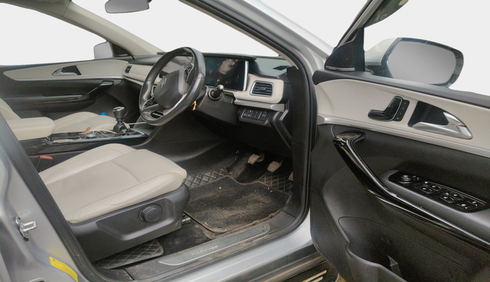 2023 Mahindra XUV700 AX 7 LUXURY D MT 7 STR, Diesel, Manual, 64,508 km, interior