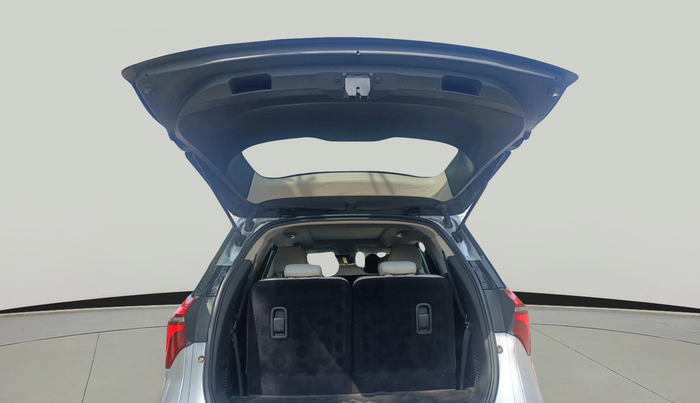 2022 Mahindra XUV700 AX 7 LUXURY D AT 7 STR, Diesel, Automatic, 1,43,365 km, exterior