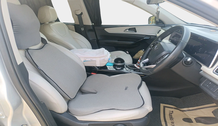 2022 Mahindra XUV700 AX 7 LUXURY D AT 7 STR, Diesel, Automatic, 1,43,365 km, interior