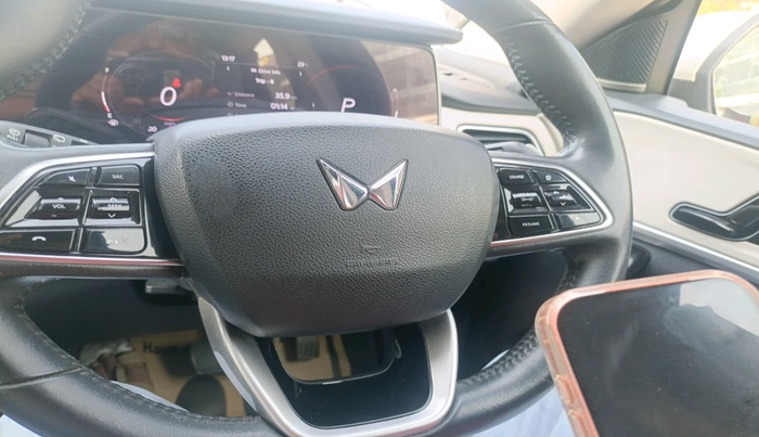 2022 Mahindra XUV700 AX 7 LUXURY D AT 7 STR, Diesel, Automatic, 1,43,365 km, interior