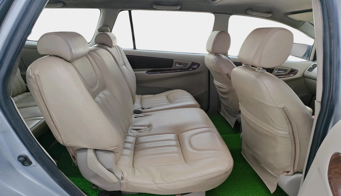 2013 Toyota Innova 2.5 VX 8 STR, Diesel, Manual, 2,66,730 km, interior