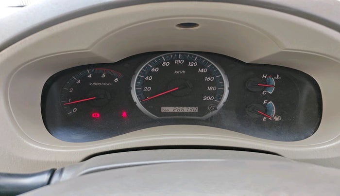 2013 Toyota Innova 2.5 VX 8 STR, Diesel, Manual, 2,66,730 km, interior