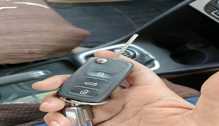 2016 Volkswagen Polo HIGHLINE1.5L, Diesel, Manual, 1,53,363 km, interior