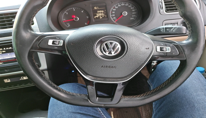 2016 Volkswagen Polo HIGHLINE1.5L, Diesel, Manual, 1,53,363 km, interior