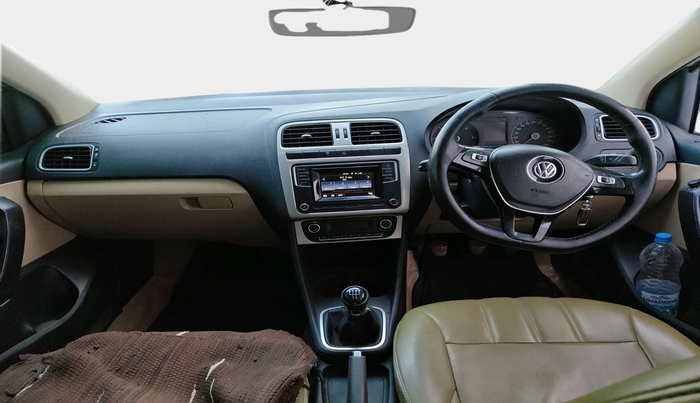 2016 Volkswagen Polo HIGHLINE1.5L, Diesel, Manual, 1,53,363 km, interior