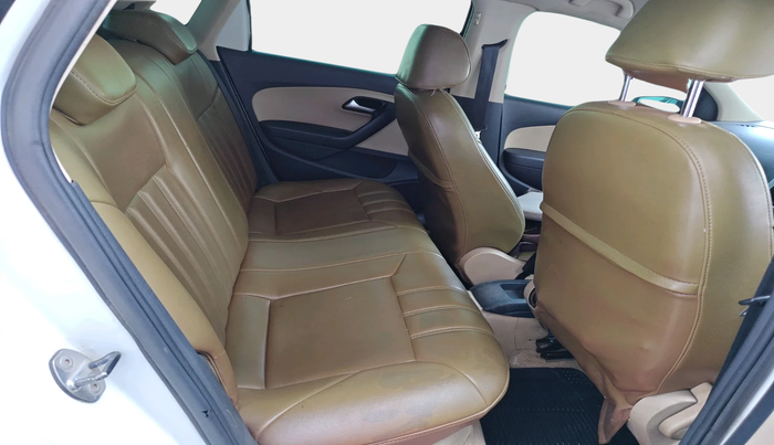 2016 Volkswagen Polo HIGHLINE1.5L, Diesel, Manual, 1,53,363 km, interior