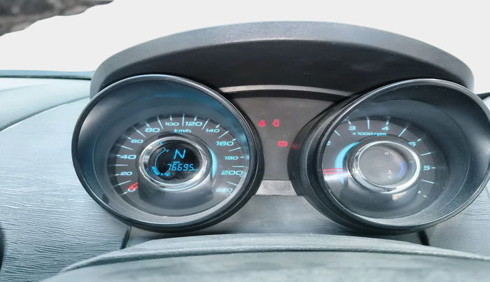 2017 Mahindra XUV500 W4, Diesel, Manual, 76,695 km, interior