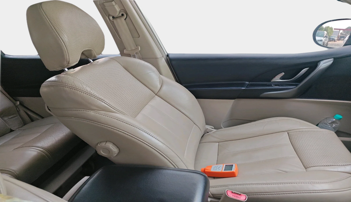 2016 Mahindra XUV500 W10 AT, Diesel, Automatic, 90,633 km, interior