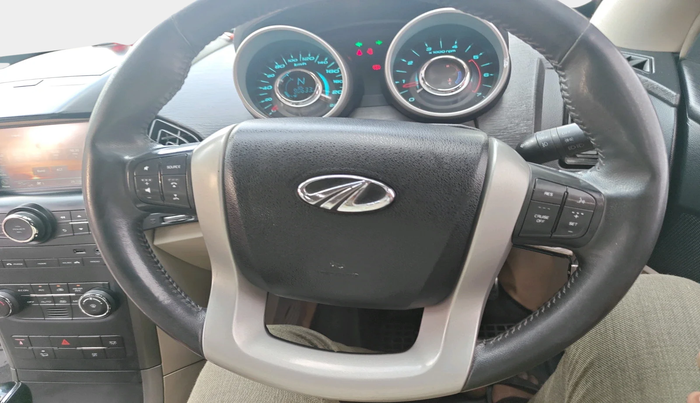 2016 Mahindra XUV500 W10 AT, Diesel, Automatic, 90,633 km, interior