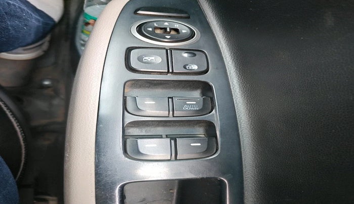 2017 Hyundai Grand i10 SPORTZ 1.2 KAPPA VTVT, Petrol, Manual, 1,21,278 km, interior