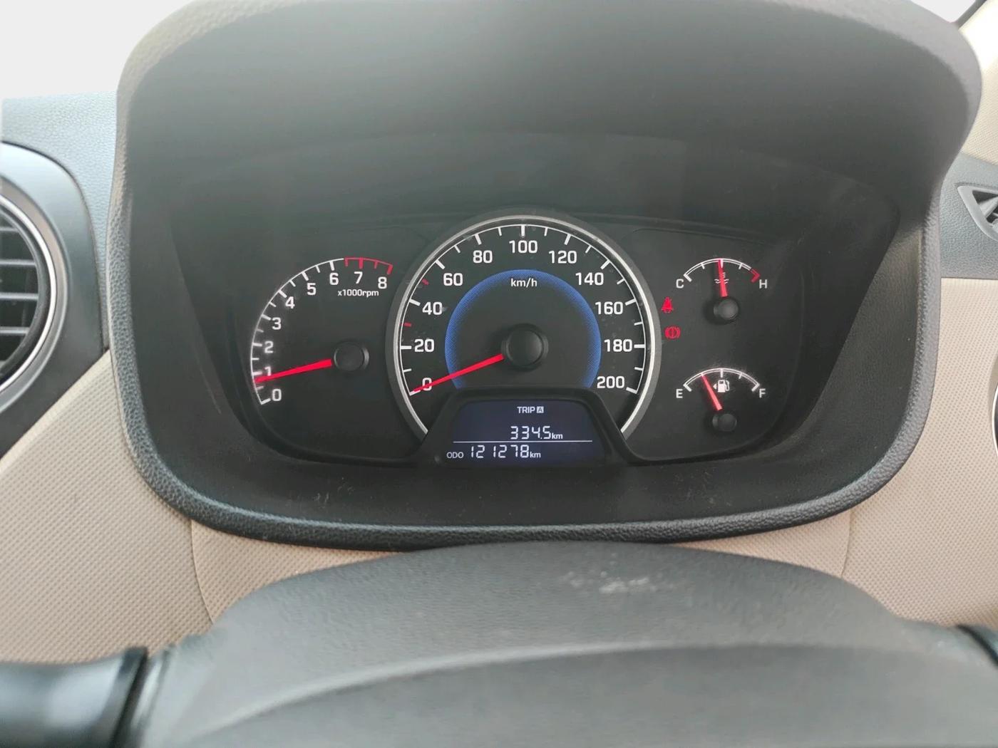 2017 Hyundai Grand i10 SPORTZ 1.2 KAPPA VTVT, Petrol, Manual, 1,21,278 km, interior