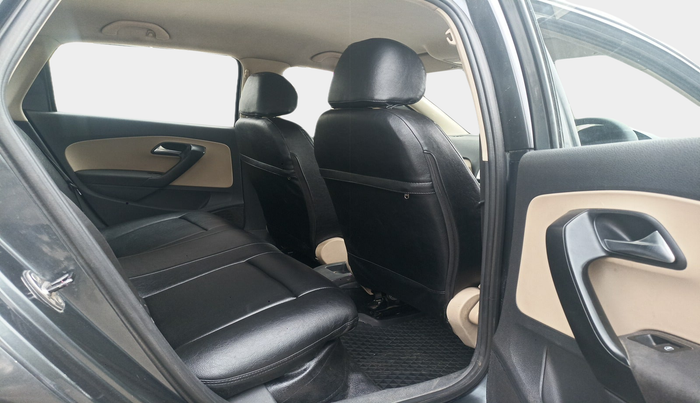 2014 Volkswagen Polo HIGHLINE1.5L, Diesel, Manual, 1,39,499 km, interior