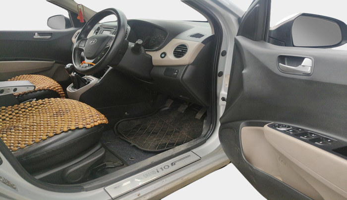 2015 Hyundai Xcent SX 1.2, Petrol, Manual, 1,39,053 km, interior