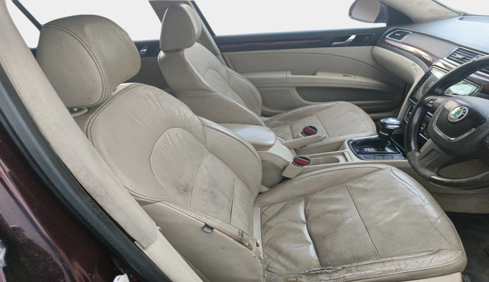 2011 Skoda Superb ELEGANCE 2.0 TDI CR AT, Diesel, Automatic, 2,00,591 km, interior