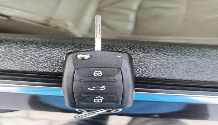 2011 Skoda Superb ELEGANCE 2.0 TDI CR AT, Diesel, Automatic, 2,00,591 km, interior