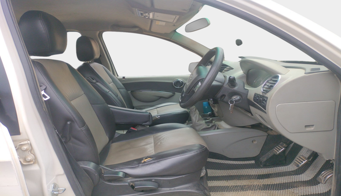 2016 Mahindra NUVOSPORT N8, Diesel, Manual, 1,23,338 km, interior
