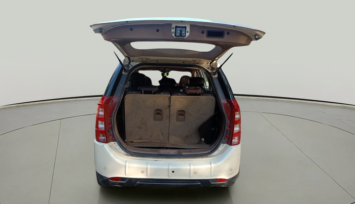 2015 Mahindra XUV500 W8, Diesel, Manual, 1,35,331 km, exterior