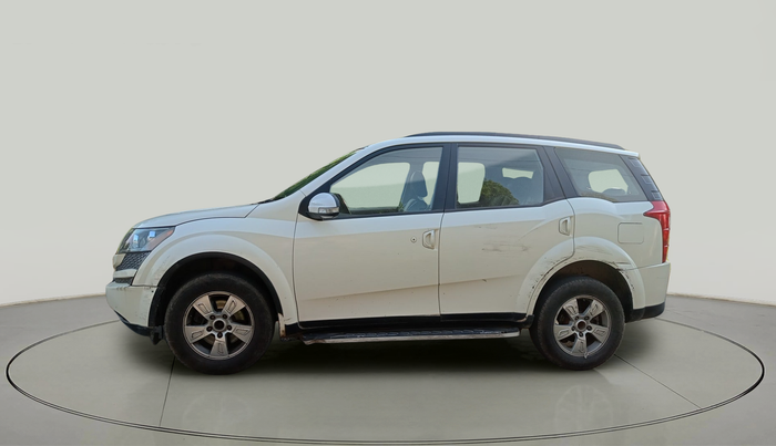 2015 Mahindra XUV500 W8, Diesel, Manual, 1,35,331 km, exterior