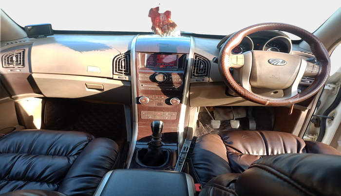 2015 Mahindra XUV500 W8, Diesel, Manual, 1,35,331 km, interior
