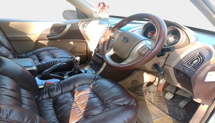 2015 Mahindra XUV500 W8, Diesel, Manual, 1,35,331 km, interior