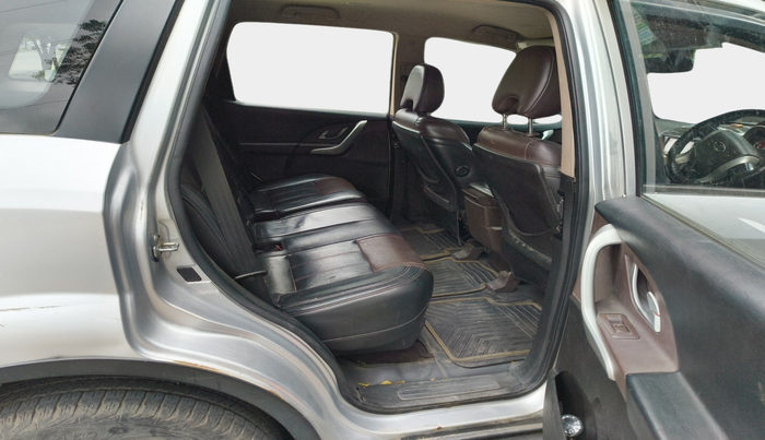 2014 Mahindra XUV500 W8, Diesel, Manual, 1,01,067 km, interior
