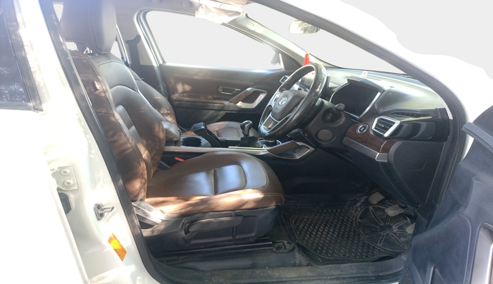 2019 Tata Harrier XZ 2.0L, Diesel, Manual, 10,37,788 km, interior
