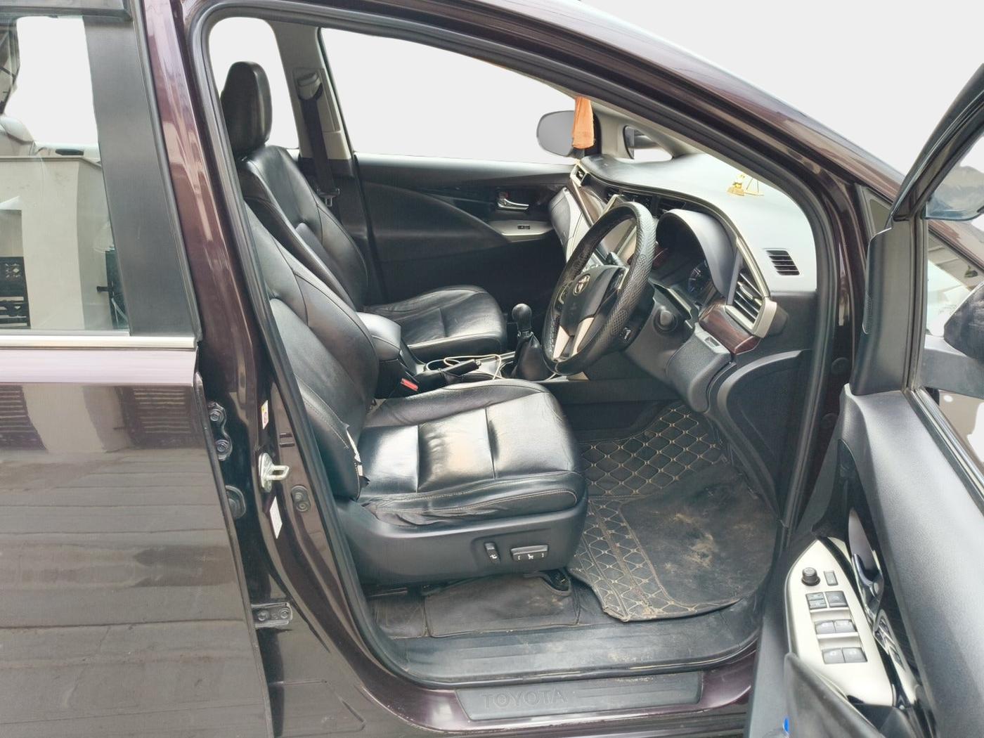 2016 Toyota Innova Crysta 2.4 ZX 7 STR, Diesel, Manual, 2,89,000 km, interior
