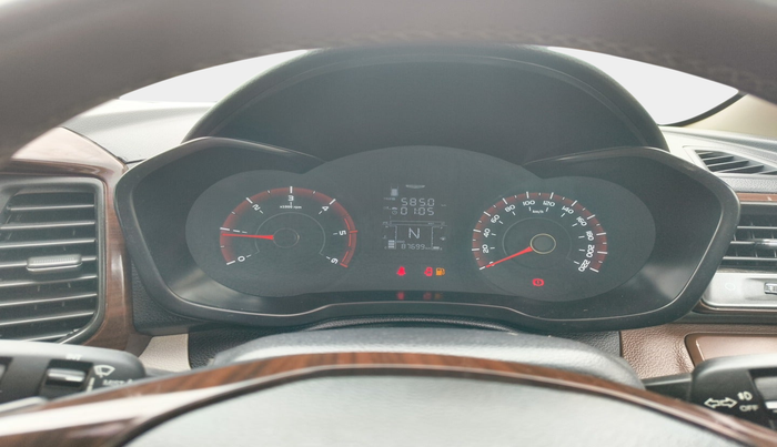 2020 Mahindra XUV300 W6 1.5 Diesel, Diesel, Manual, 1,14,712 km, interior