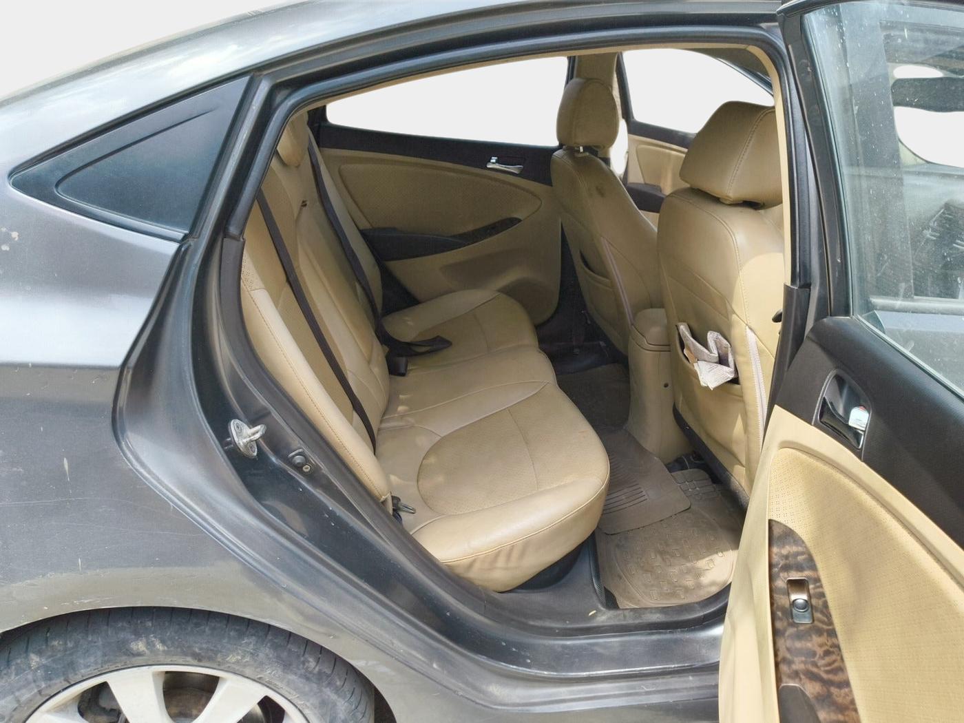 2011 Hyundai Verna FLUIDIC 1.6 CRDI SX, Diesel, Manual, 1,20,580 km, interior