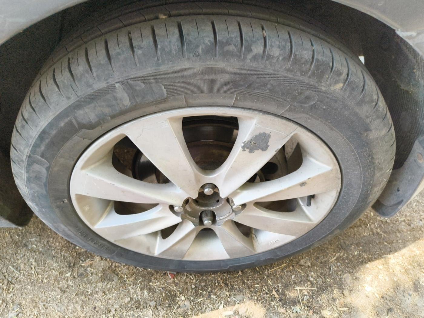 2011 Hyundai Verna FLUIDIC 1.6 CRDI SX, Diesel, Manual, 1,20,580 km, tyre