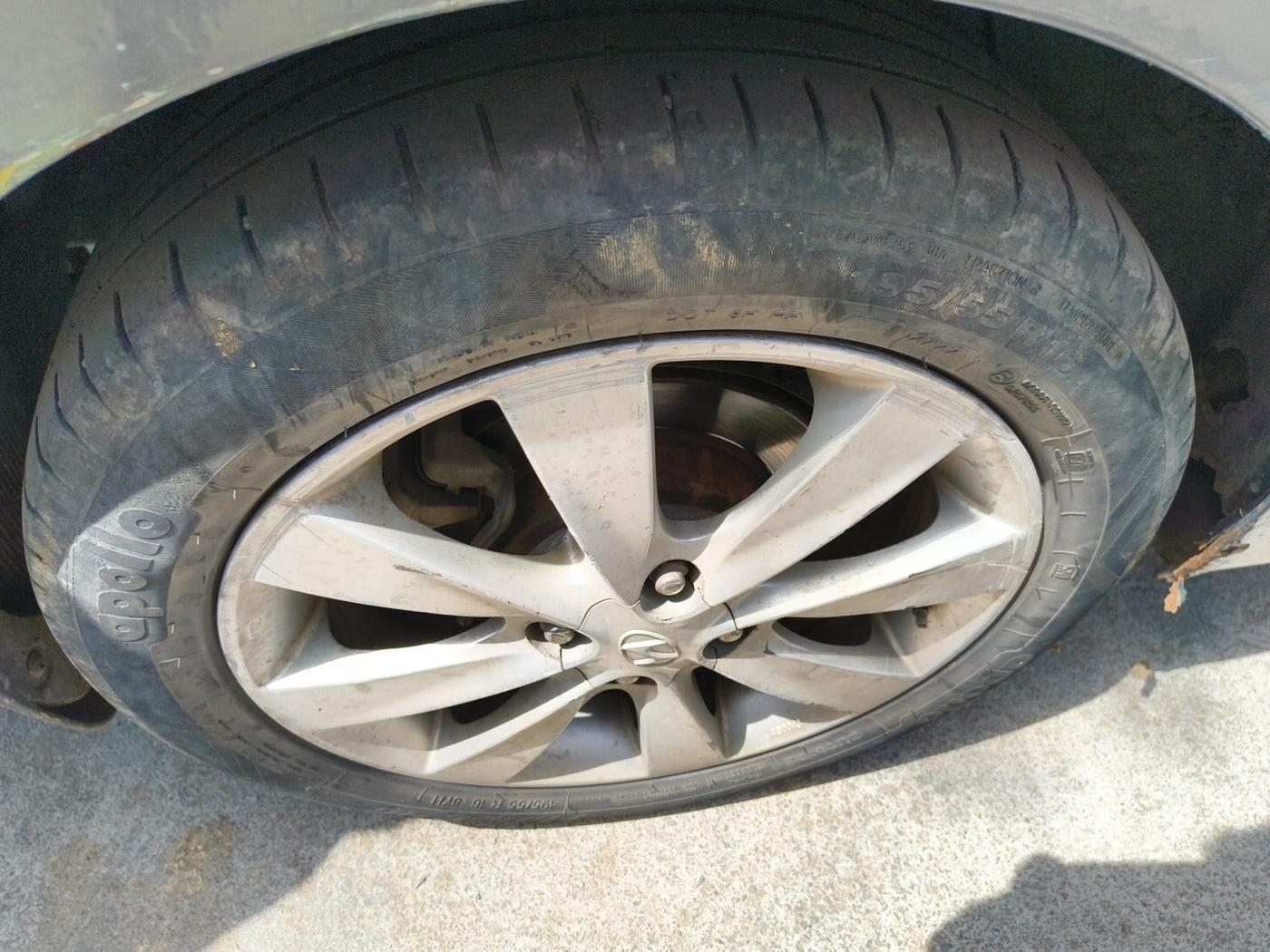 2011 Hyundai Verna FLUIDIC 1.6 CRDI SX, Diesel, Manual, 1,20,580 km, tyre