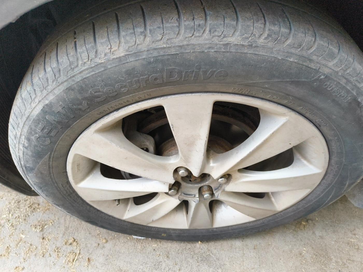 2011 Hyundai Verna FLUIDIC 1.6 CRDI SX, Diesel, Manual, 1,20,580 km, tyre